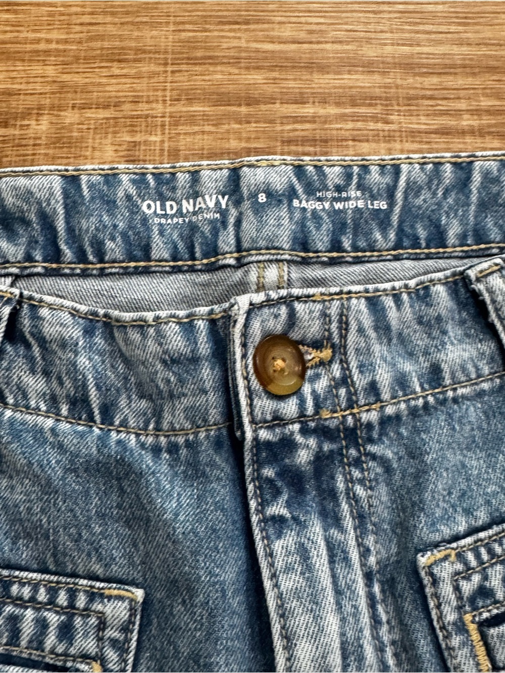 Old Navy High Rise Baggy Wide Leg Jeans Drapey Denim Medium Wash Size 8 - Picture 4 of 7